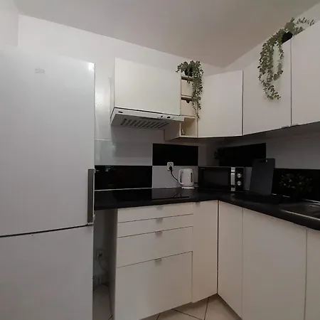 Apartament Familly Hostello - 5 Osobnych Pokoi, Blisko Areny I Lotniska Apartmán