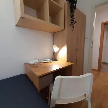Apartmán Apartament Familly Hostello - 5 Osobnych Pokoi, Blisko Areny I Lotniska