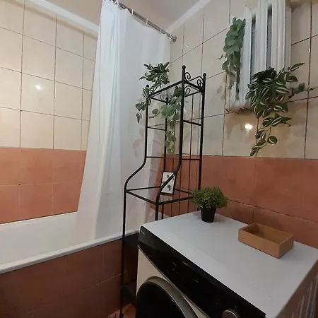 Apartament Familly Hostello - 5 Osobnych Pokoi, Blisko Areny I Lotniska *