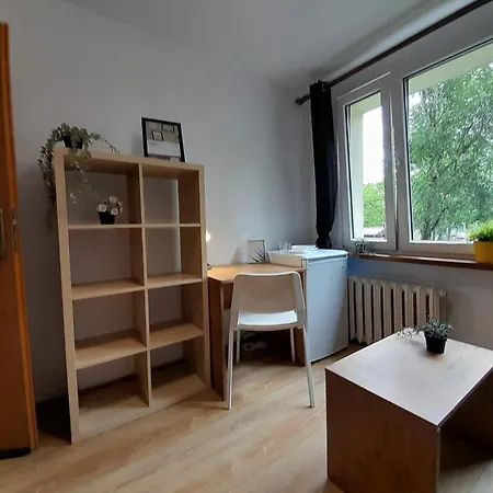 Apartament Familly Hostello - 5 Osobnych Pokoi, Blisko Areny I Lotniska 아파트
