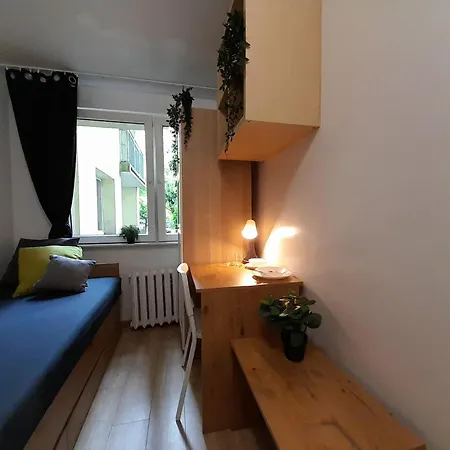 Apartament Familly Hostello - 5 Osobnych Pokoi, Blisko Areny I Lotniska 아파트